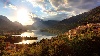 Scenic lake mountains trees sunshine - a scenic view of a lake free wallpaper