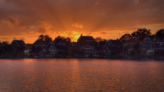 Sunset lake houses boat matte - a sunset over a lake free wallpaper