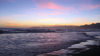 Sunset ocean waves mountains city 2 - a sunset over the ocean free wallpaper