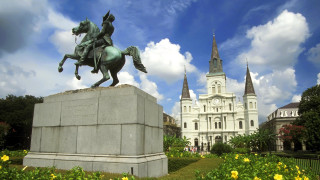 Statue horse building spire clock - a statue of a man free wallpaper