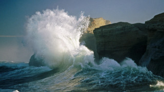 Large wave cliffs sunny ocean - ocean free wallpaper