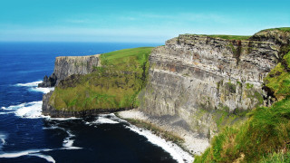 Cliff grassy ocean landscape bridge - a grassy area free wallpaper