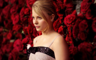 Woman dress roses flower hair - a photo free wallpaper
