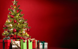 Christmas tree presents table red - a red wall behind free wallpaper