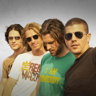 Group men sunglasses tshirts same - incoherent free wallpaper