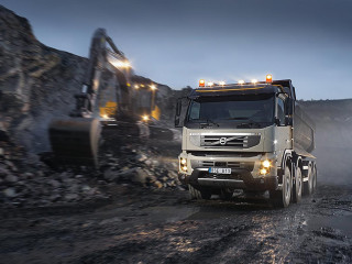 Dump truck dirt road night - hard surface free wallpaper