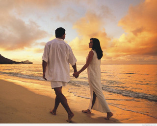 Beach sunset holdinghands romance ocean - the ocean in the background free wallpaper
