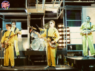 Yellow men stage guitars drums - stage free wallpaper