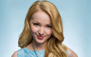 Woman blonde hair smiling necklace - long blonde hair and a necklace free wallpaper