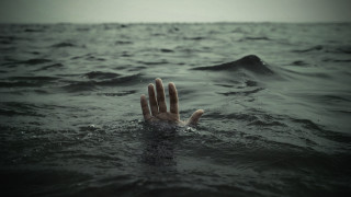Hand reaching water grab something - a hand free wallpaper