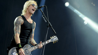 Man guitar stage microphone background - stage free wallpaper
