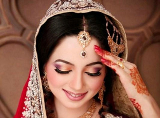 Woman red gold bridal outfit - jewelry free wallpaper