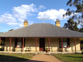 Small house roof lawn gravel - a small house free wallpaper