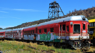 Train graffiti track hill power - graffiti free wallpaper