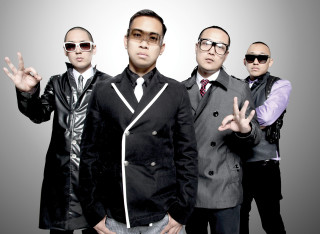 Men suits hands up group - andrew law free wallpaper