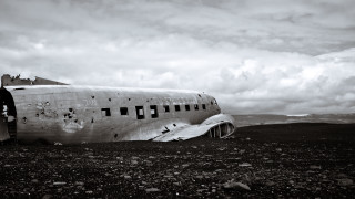 Plane ground dirt rocks cloudy - a sky background free wallpaper for desktop