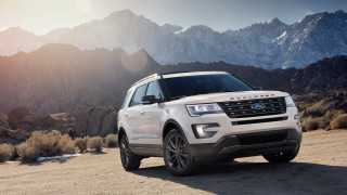 White suv desert mountains sunshine - the desert free wallpaper
