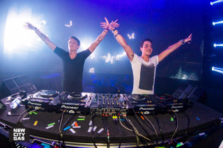Two men dj equipment concert - a concert free wallpaper