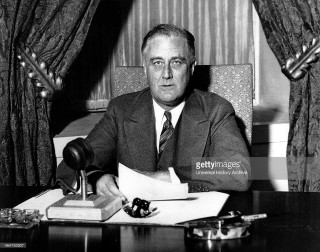 Man suit desk telephone papers - donald roller wilson free wallpaper