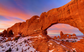 Large rock formation sunset pink - a large rock formation free wallpaper
