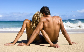 Beach couple ocean waves sky - beach free wallpaper