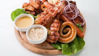 Plate meat onion rings sauces - meat free wallpaper
