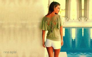 Woman pool green shirt white - olive skin free wallpaper