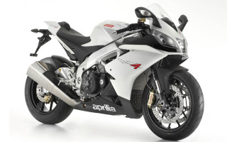 White motorcycle front tire raytracing - a white motorcycle free wallpaper