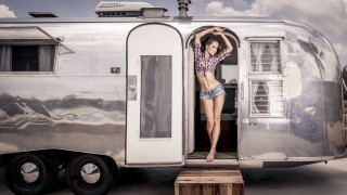 Woman doorway trailer clouds fashion - the doorway free wallpaper