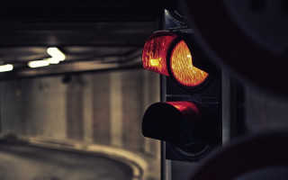 Trafficlight building parkinggarage curvedroad ultrafine - a traffic light free wallpaper