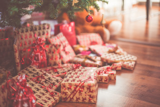 Wrapped presents christmas tree couch - shallow free wallpaper