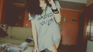 Woman tattoo cellphone livingroom bokeh - a couch free wallpaper