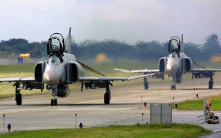 Fighterjets runway smoke people precisionism - turnaround free wallpaper