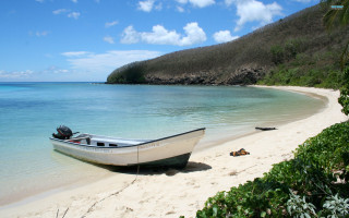 Beach boat sand hill ocean - a hill in the background free wallpaper