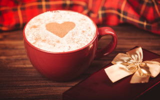 Coffee heart gift plaid table - a gift box free wallpaper