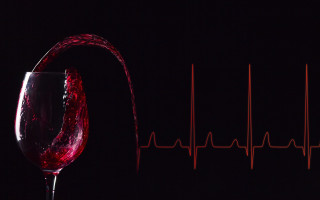 Wine pour heartbeat red glass - a wine glass free wallpaper