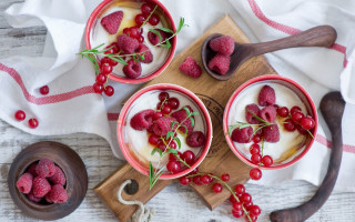 Berry cake dessert plate icing - food free wallpaper