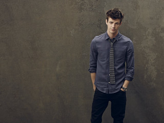 Man tie concrete wall standing - a wall free wallpaper