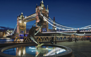 Woman fountain bridge night lights - a statue of a woman free wallpaper