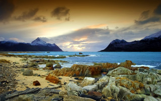 Rocky beach mountain sunset cloudy - a rocky beach free wallpaper