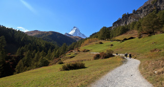 Mountain trail group nature sky - peak in the distance free wallpaper