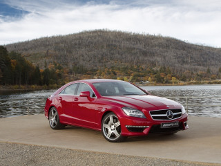 Red car lake mountain cloudy - photorealism free wallpaper