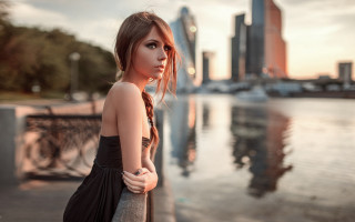 Woman water city sunset braid - a braid free wallpaper