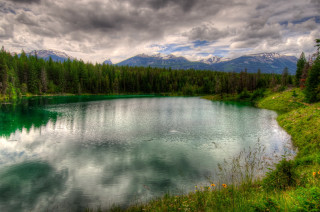 Lake forest mountains clouds foreground - beautiful landscape free wallpaper for desktop