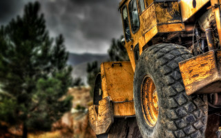 Yellow truck wooded area blurry - a yellow truck free wallpaper