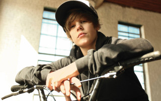 Boy hat bike sky serious - else alfelt free wallpaper