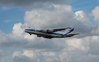 Large jetliner cloudy sky blue - a cloudy sky free wallpaper