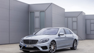 Silver mercedes s class building - photorealism free wallpaper