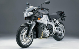 Silver motorcycle studio rendering cybernetics - cafer bater free wallpaper