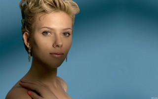 Woman short hair earing blue - photorealistic free wallpaper
